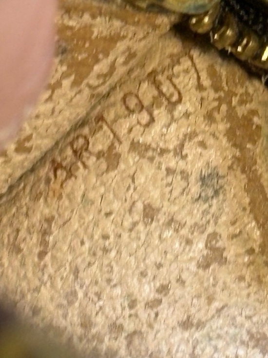 Louis Vuitton - Picture 6 of 13